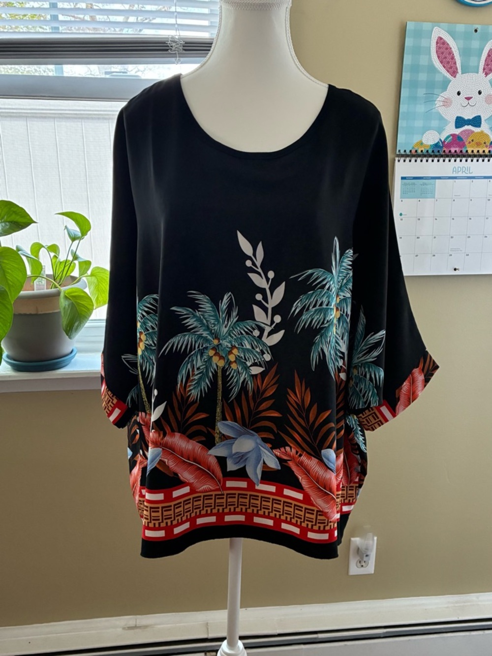 This item shown is a Oukin women’s floral loose batwing sleeve.